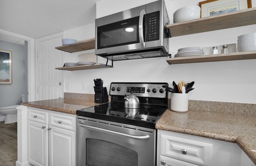 Jacksonville Beach House | Ocean's Calling | Short Walk to Beach