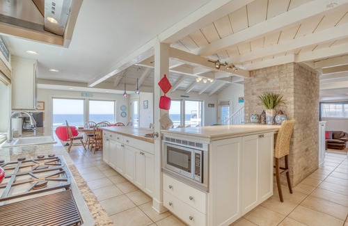 Roads End House | Ocean's Edge Oceanfront Home Roads End Home with Private Beach Access!