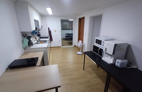 Hapjeong-dong House | Ocean's Guesthouse - foreigners only