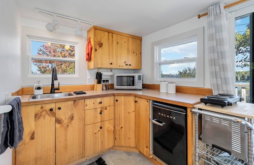 Feltzen South Ski Chalet | Ocean Sanctuary - The Salty Cribb Cabin