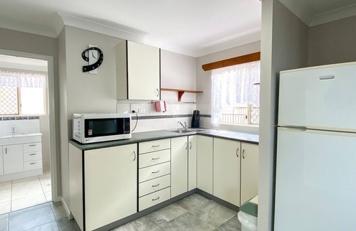 Traviston House | Ocean Shores DOWN - Burrum Heads- Riverfront - Pool - 2BR