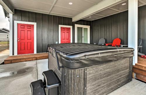 Ocean Shores House | Ocean Shores Getaway with Fireplace and Hot Tub!