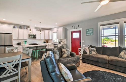 Ocean Shores House | Ocean Shores Getaway with Fireplace and Hot Tub!