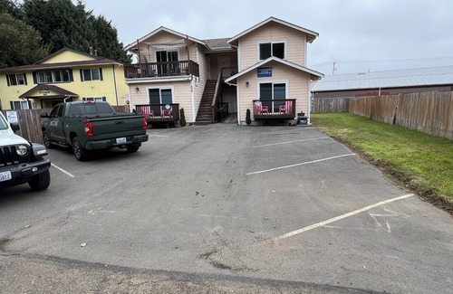 Ocean Shores Apartment | Ocean Shores studio with kitchenette-minutes from beach-Anchor Ashore Condo #1