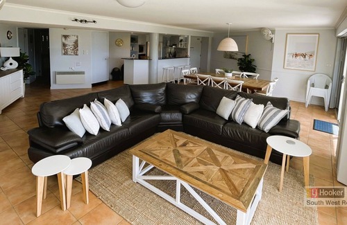 South West Rocks Apartment | OCEAN SHORES UNIT 10 - LUXURY WATERFRONT WITH WI-FI