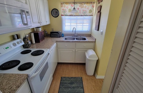 Pine Knoll Shores Condo | Ocean Side Beach Condo in Family Friendly Community! Oceanfront pool!