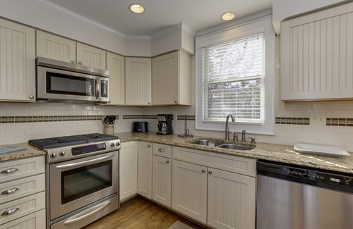Northeast Virginia Beach Condo | Ocean Side, North End, First Floor, 2 Bedroom Condo