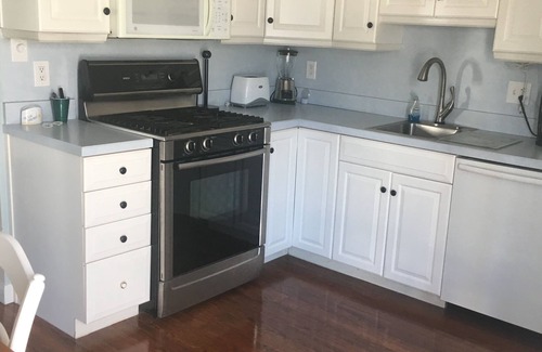Beach Haven Gardens House | Ocean side 3 Bdrm - 8 to beach - 1st floor, clean, bright & comfortable