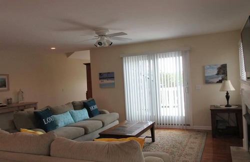 Beach Haven Gardens House | Ocean Side in Beach Haven - Six Houses from the Beach!