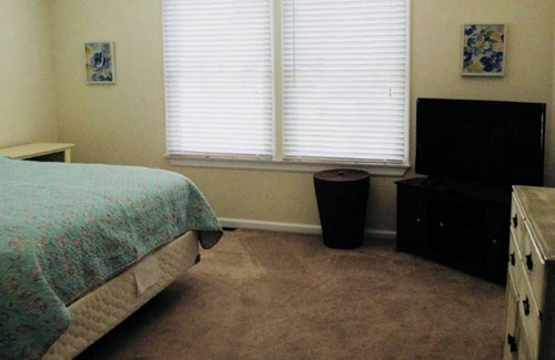 Beach Haven Gardens House | Ocean Side in Beach Haven - Six Houses from the Beach!