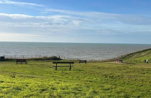 Peacehaven House | Ocean Side with Free Parking By My Getaways