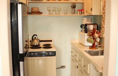 Governor's Harbour Cottage | Ocean Sounds Cottage - 5 Minute Walk To Twin Coves Beach