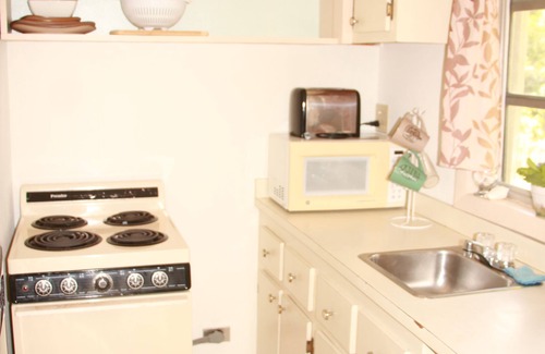 Governor's Harbour Cottage | Ocean Sounds Cottage - 5 Minute Walk To Twin Coves Beach