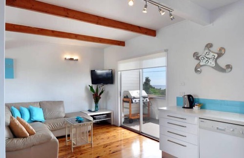 Werri Beach House | Ocean Spray Beach House with views