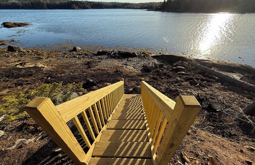 Steuben House | Ocean Spray Cottage on Dyers Bay!