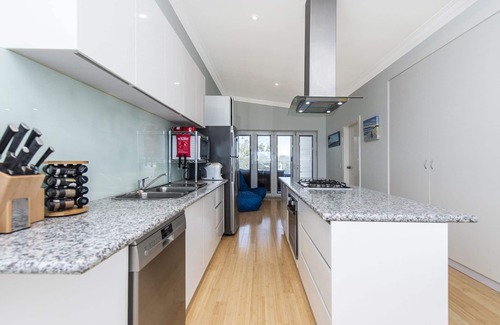 Lancelin House | Ocean Sunset - Luxury Beachside Accomodation