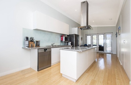 Lancelin House | Ocean Sunset - Luxury Beachside Accomodation