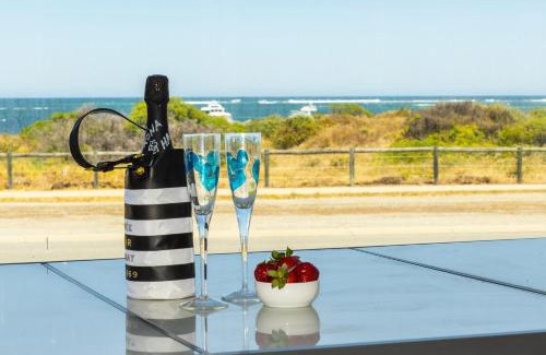Lancelin House | Ocean Surf - Luxury Apartment with Ocean Views