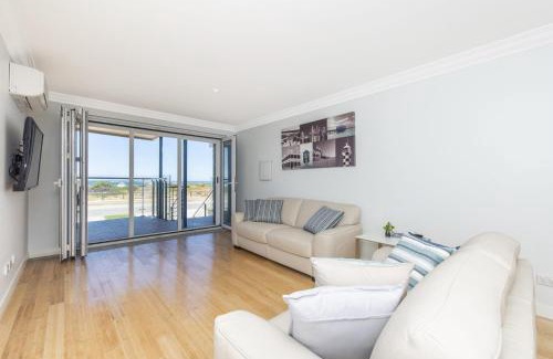Lancelin House | Ocean Surf - Luxury Apartment with Ocean Views