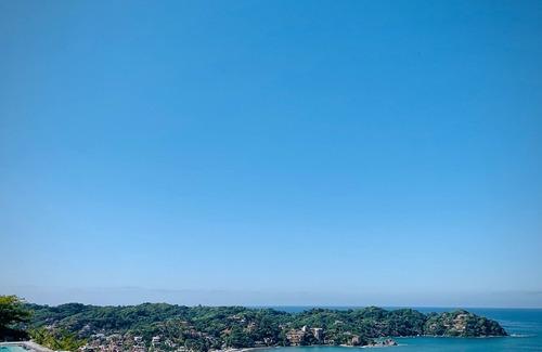 North End Villa | Ocean Surf Villa! Luxury property 3 pools!