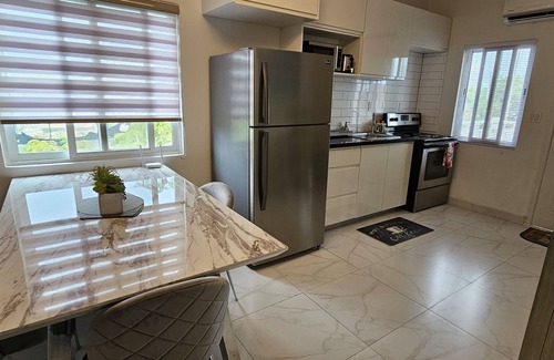 Venetian Road Settlement Apartment | Ocean Breeze w/city view.nApt safe-friendly area!n