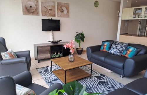 Umdloti Apartment | Ocean Tides - 2 Adults & 4 Kids ONLY