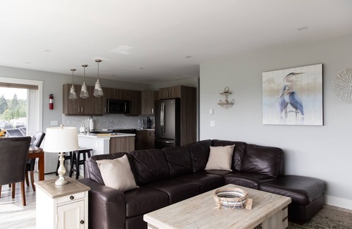 Courtenay House | Ocean trails, 25 minutes to Mt. Washington and minutes from Courtenay.