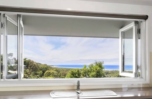 Lakes Entrance House | Ocean view 180 degree stunning home 2 min walk from beach and golf course