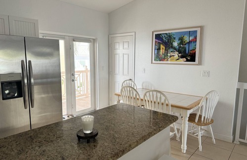 Alice Town Apartment | Ocean View 2 Bedroom Condo in Bimini Bay