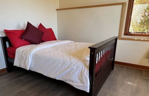 Gibsons House | Ocean View 2-bedroom Suite in Sunshine Coast House