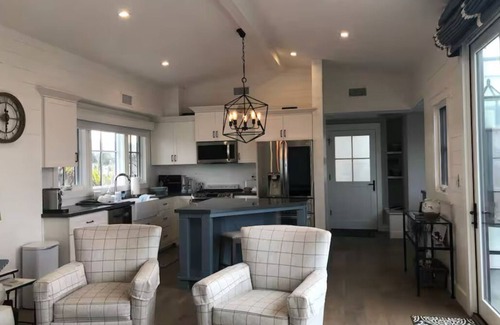 Hermosa Beach Apartment | Ocean View, 2 Blocks from the Beach! Roof Hot Tub!
