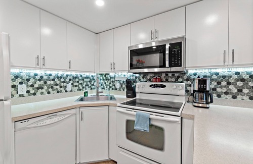 Cape Caneveral Beach Gardens Condo | Ocean View, 2 Primary Suites, Heated Pool, Beach