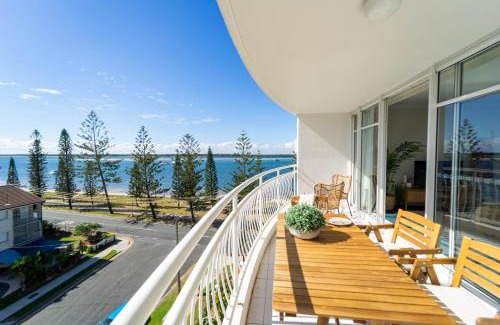 Biggera Waters Apartment | Ocean View 2BR Apartment and SPA