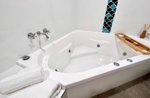 Biggera Waters Apartment | Ocean View 2BR Apartment and SPA