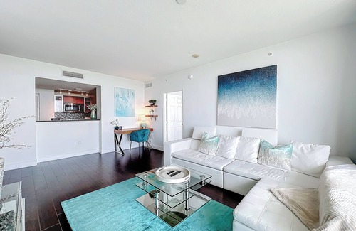 Ocean Ridge Apartment | Ocean View 3 Bedroom Apartment in Boynton Beach, Pool, Fitness Room + More!
