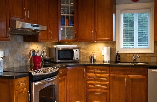 White Rock House | Ocean View 3 Bedroom Home With Pool! Steps to the Beach. MINIMUM RENTAL 92 days
