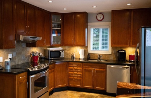 White Rock House | Ocean View 3 Bedroom Home With Pool! Steps to the Beach. MINIMUM RENTAL 92 days