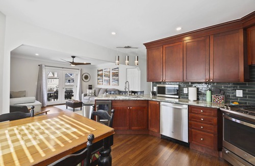 Wall House | Ocean View, 4 houses from the beach! Comprised of 2nd & 3rd floor with balcony!