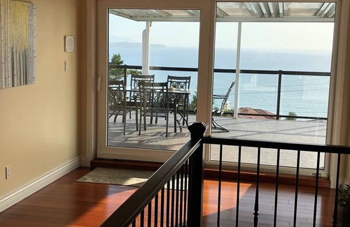 White Rock House | Ocean View 5 Bedroom House Steps to Beach and Town Centre