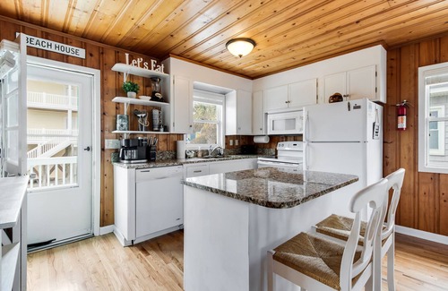 Ocean Isle Beach House | Ocean View! Adorable, Second Row Single Family Home in Ocean Isle Beach