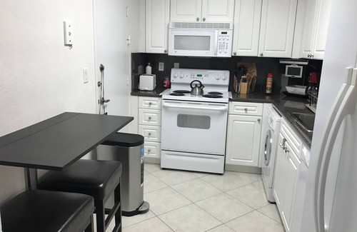 Hollywood South Central Beach Condo | Ocean View - Amazing Newly renovated Apartment Right On The Beach. 1BR, 1 1/2 B