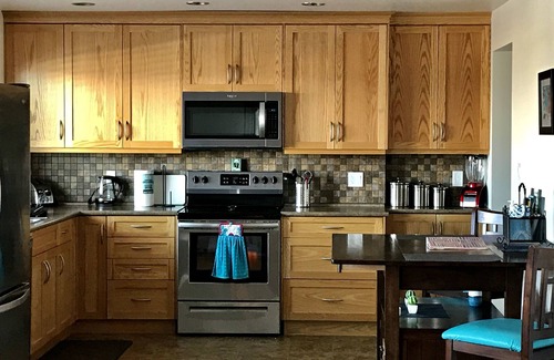 Campbell River House | Ocean View and Garden Oasis Suite