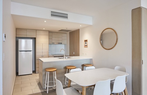 Broadbeach Apartment | Ocean View Apartment in Central Broadbeach