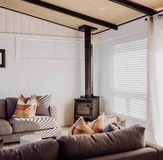 Hurunui District House | Ocean View Bach