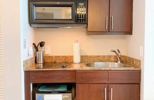 Coconut Grove Condo | Ocean View Balcony. Pool & Hot tub. Fast Wi-Fi