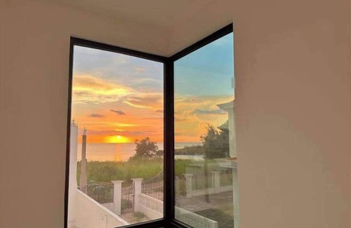 Whitehouse Apartment | Ocean View, Beach Access, Lux Bath, The Joint @ Happy Life Villas