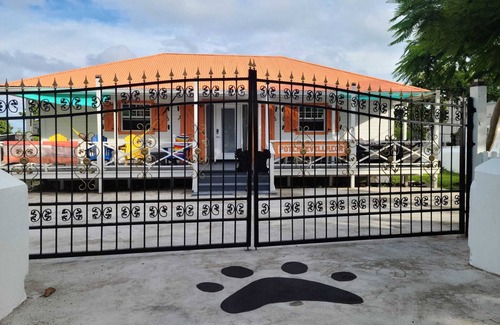 Cockburn Town Villa | Ocean View, Beach Access, New Smart House, Your Stay Donates to Animal Welfare ,