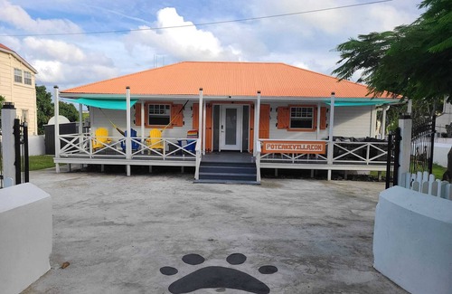 Cockburn Town Villa | Ocean View, Beach Access, New Smart House, Your Stay Donates to Animal Welfare ,