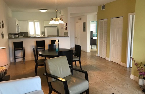 Alice Town Apartment | Ocean View , steps from the private beach 2 Bedroom Condo Up to 6 guests