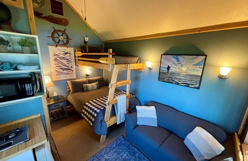 Anchor Point Cabin | Ocean-view Cabin on the Anchor Point Bluff